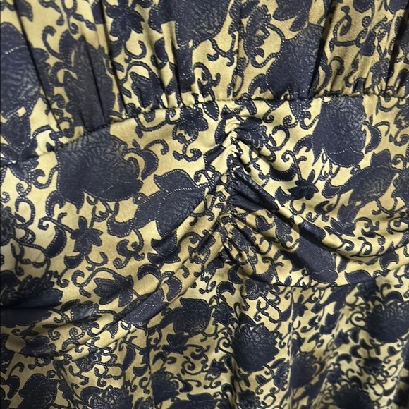 Floral Print Dress in Black and Green - Picture 3 of 6